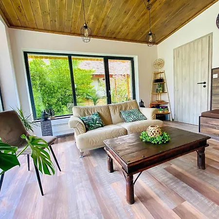 Feriehus Lessuek Meg! Vendeghaz -