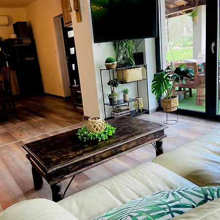 Lessuek Meg! Vendeghaz - *