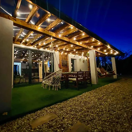 Lessuek Meg! Vendeghaz - *